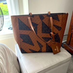 Michael kors tote